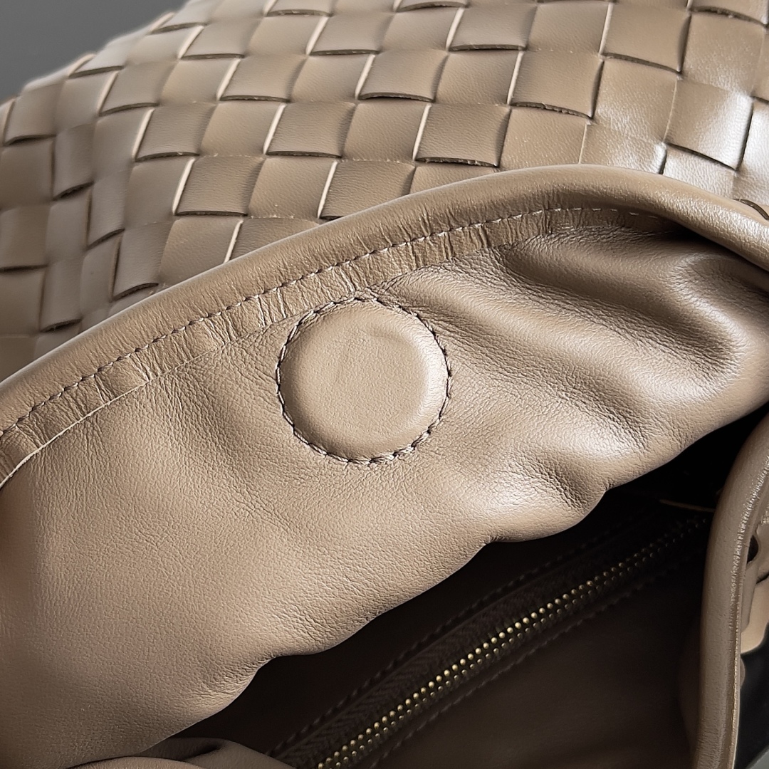 b0tt*ga Ven*ta hop bag-41*20*8cm