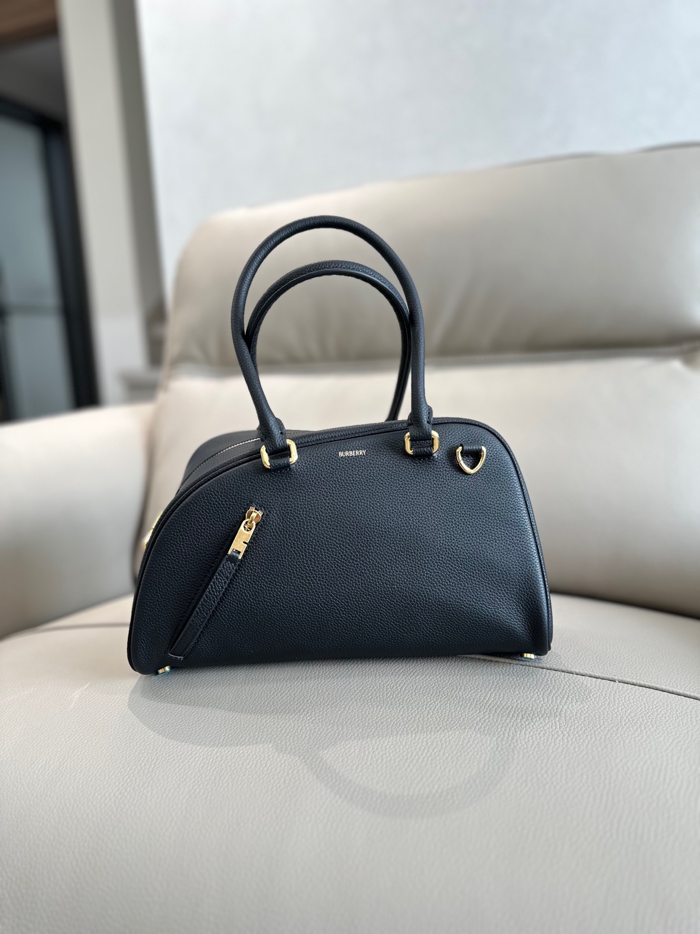 Bv*b*rry black small shield twin bowling bag-32*12.5*19.5cm