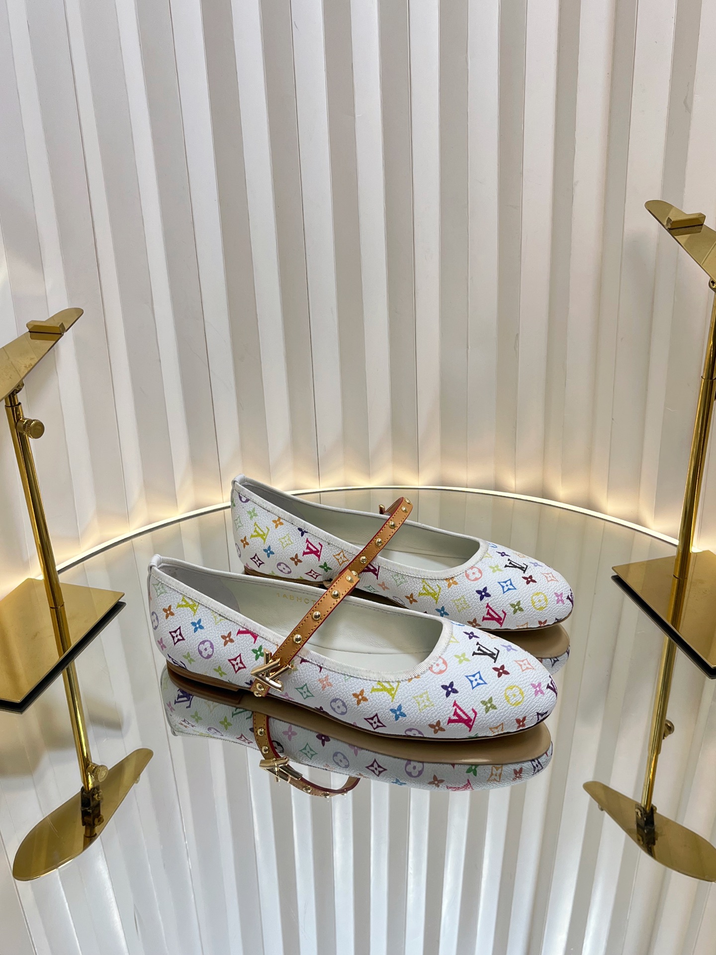 l0vis Vvtt0n romy flat ballerina takashi murakami white (women