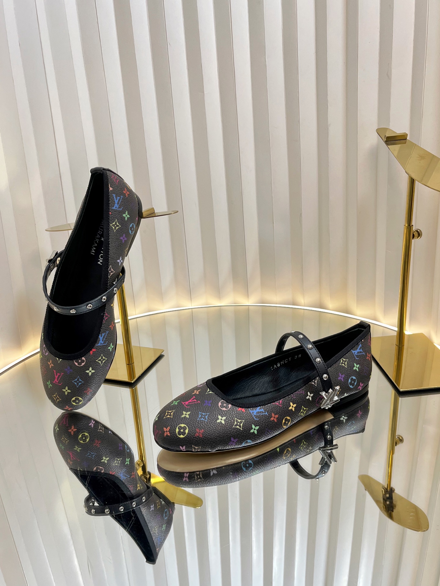 l0vis Vvtt0n romy flat ballerina takashi murakami black(women