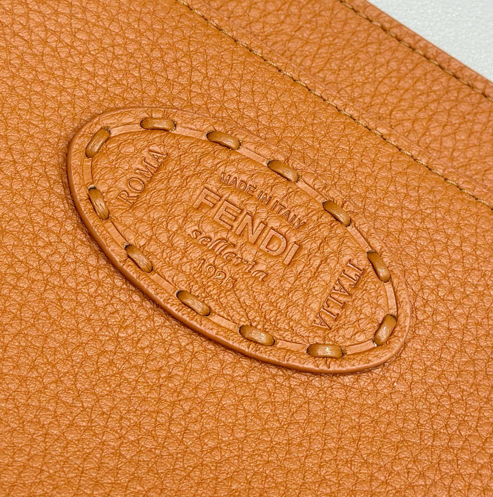 F**di peekaboo soft-33x10x25.5cm