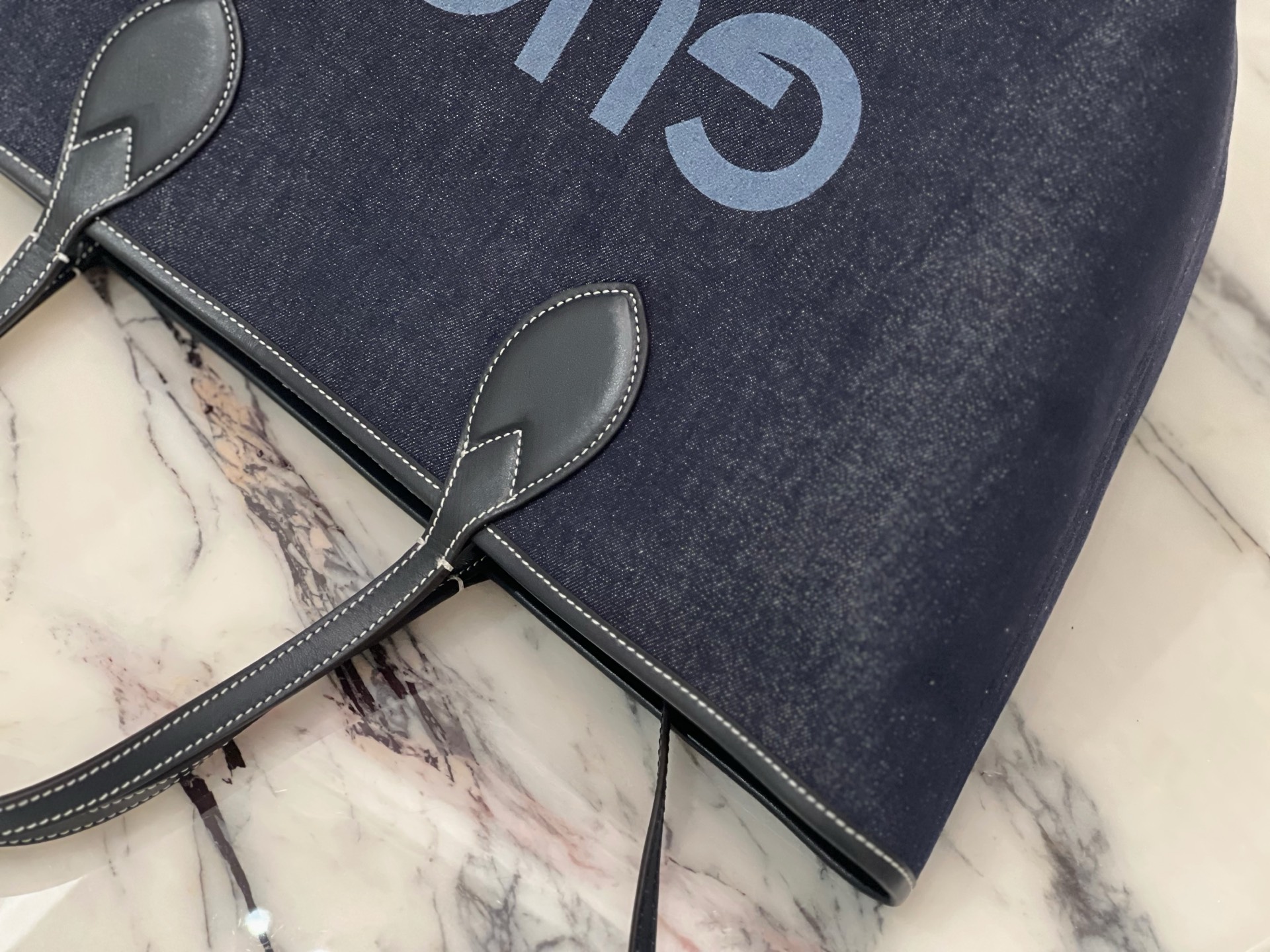 Gv*c* totissima reversible tote in dark blue denim -30.5 × 28 × 27cm