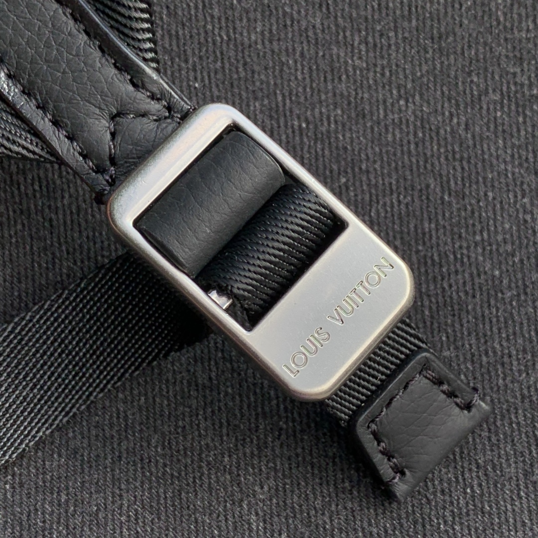 l0vis Vvtt0n montsouris backpack-32 x 40 x 19cm