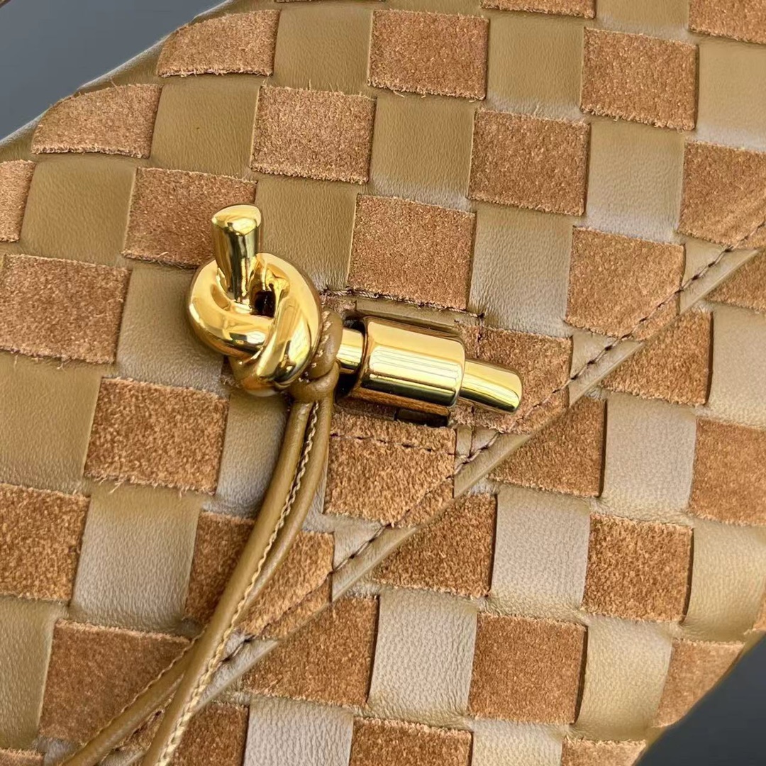 b0tt*ga Ven*ta clutch-31x13x3 cm