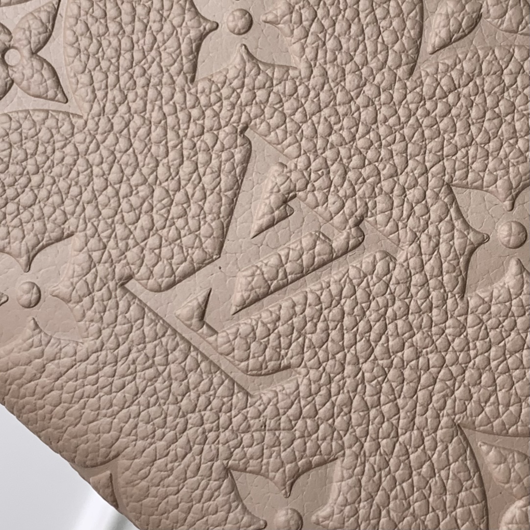 l0vis Vvtt0n wallet-11 x 8 x 1cm