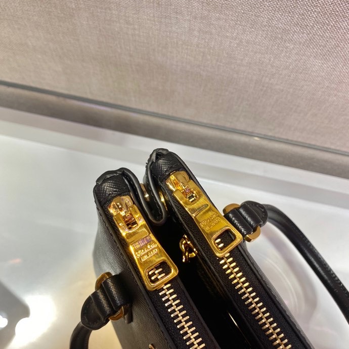 Pra*a borsa galleria small in saffiano 1ba906-20*15*9.5cm