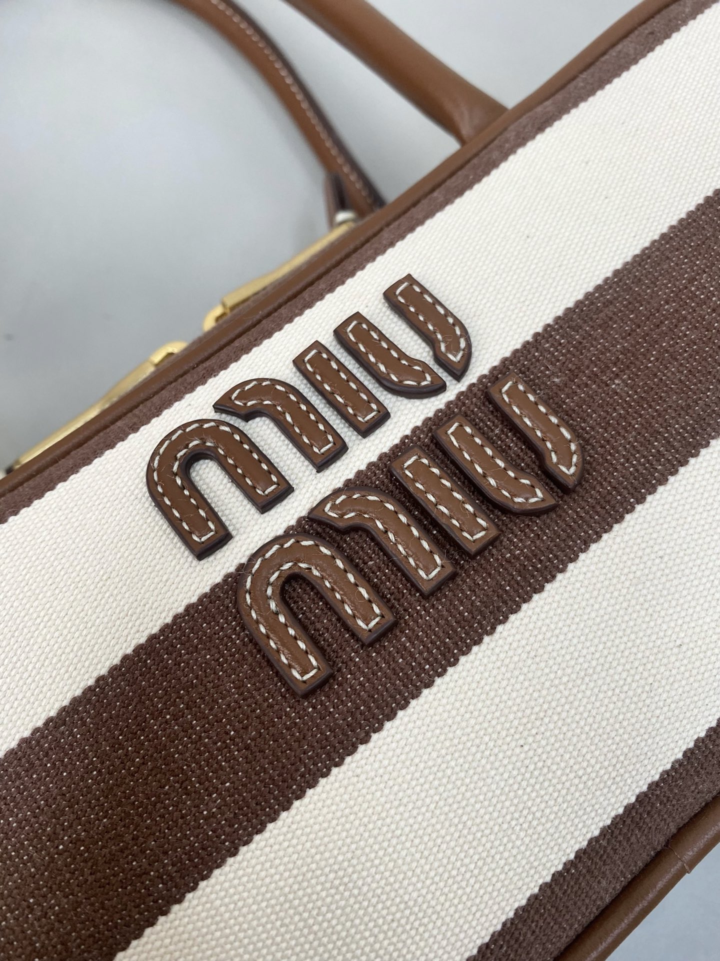 M1um1u beau top-handle tratan bag -27×12×9cm