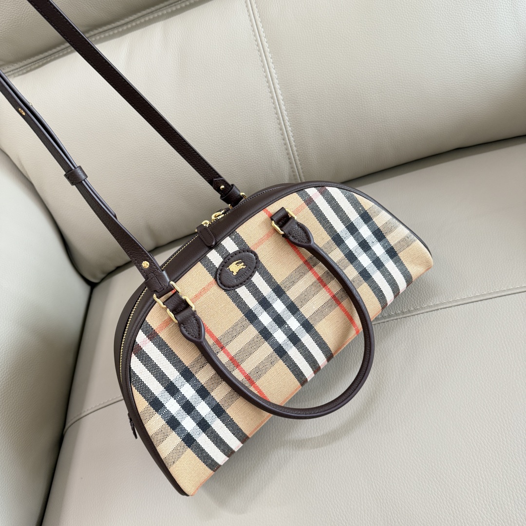 Bv*b*rry highlands bowling bag-33.5× 12.5x 17cm