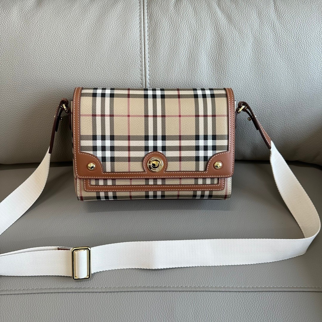 Bv*b*rry crossbody bag-25 x 8.5 x 18cm