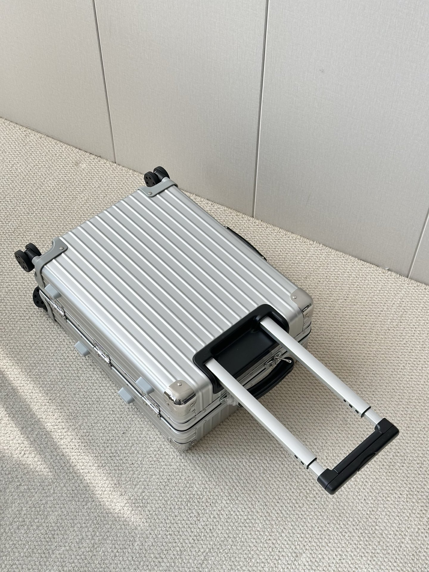 r1m0wa lU*gage-20inch(55×20×40m)