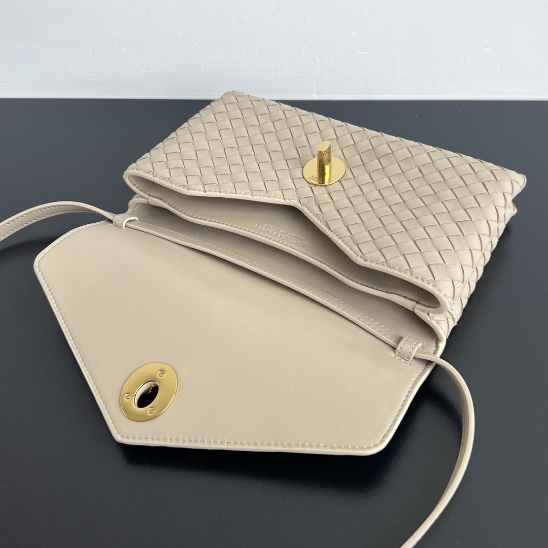 b0tt*ga Ven*ta knot lock bag-25x16x5.5cm