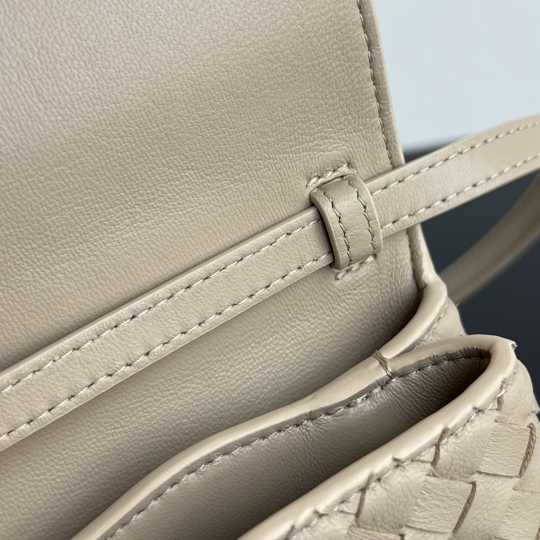 b0tt*ga Ven*ta knot lock bag-25x16x5.5cm