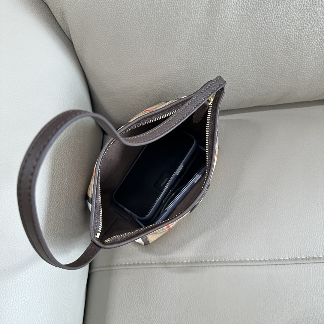 Bv*b*rry vintage bag-25.5x 12 x 16cm