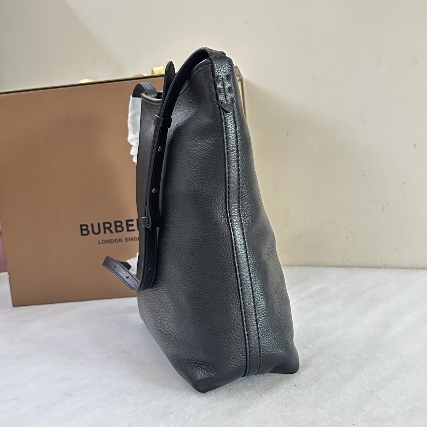 Bv*b*rry small highlands shoulder bag in sand-28.5 x 11.5x 31cm