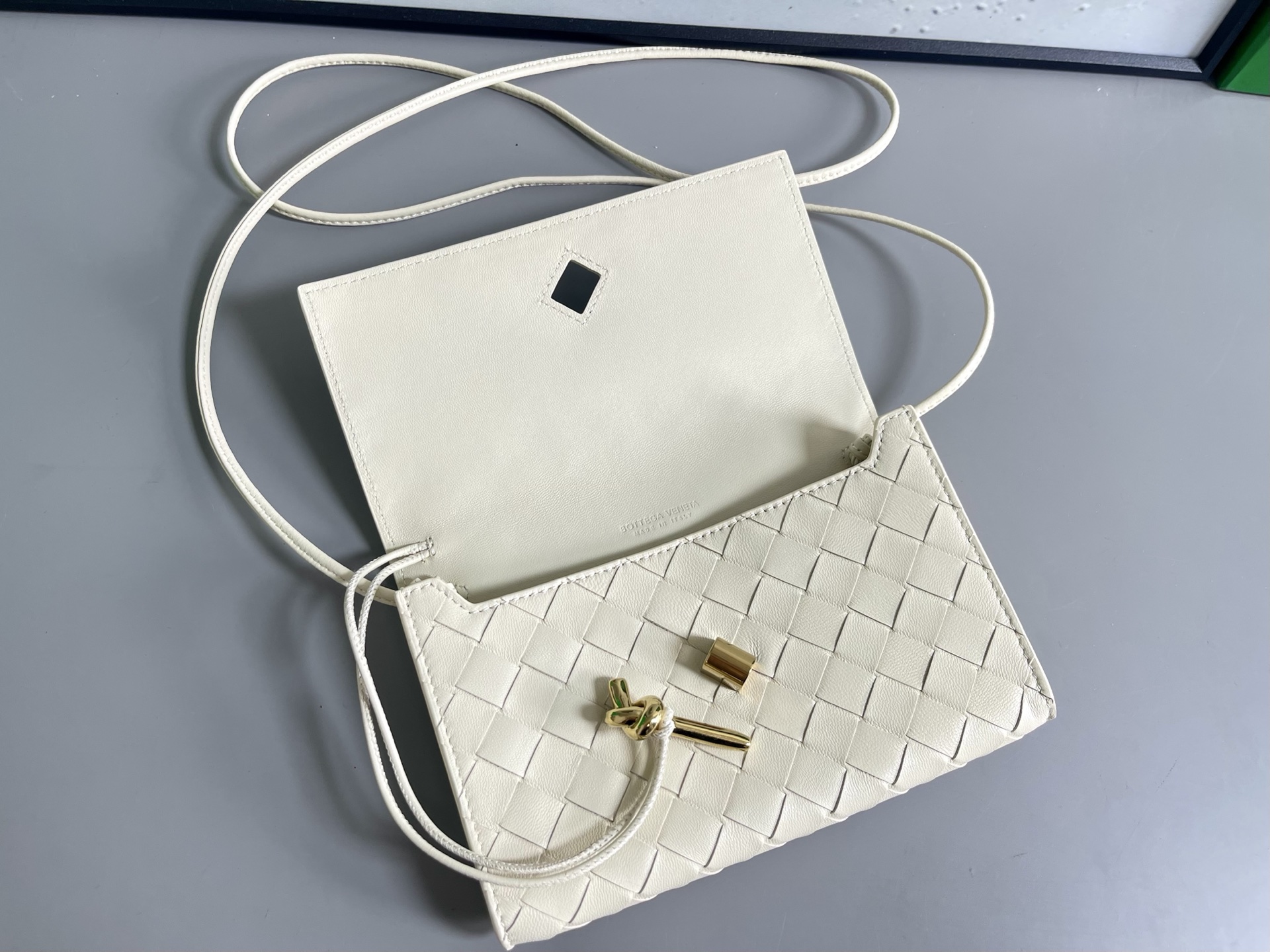 b0tt*ga Ven*ta andiamo pouch-12.6*19*2cm