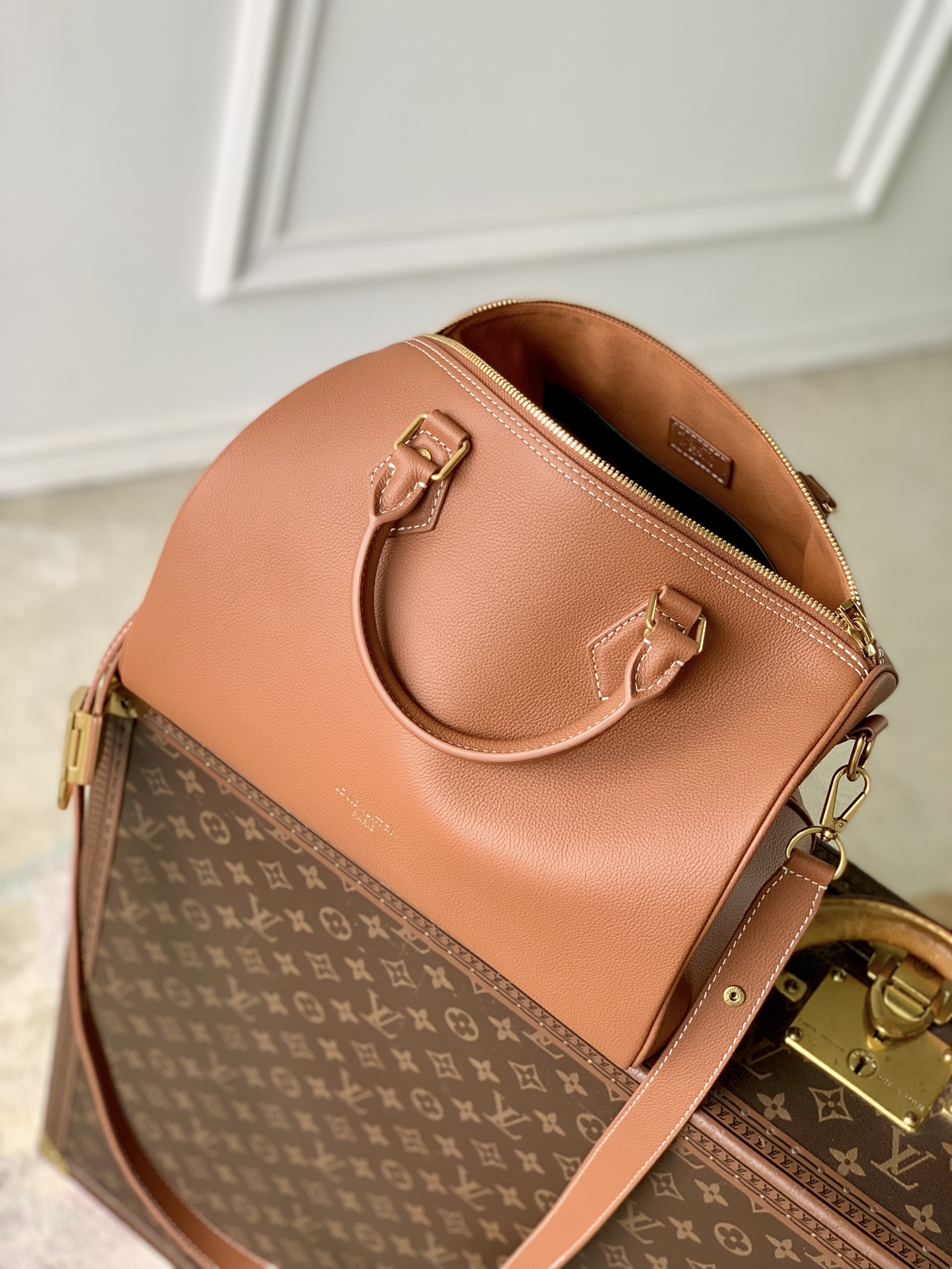 L0vis Vvtt0n Speedy Soft 30 Bag -21 x 17 x 30CM