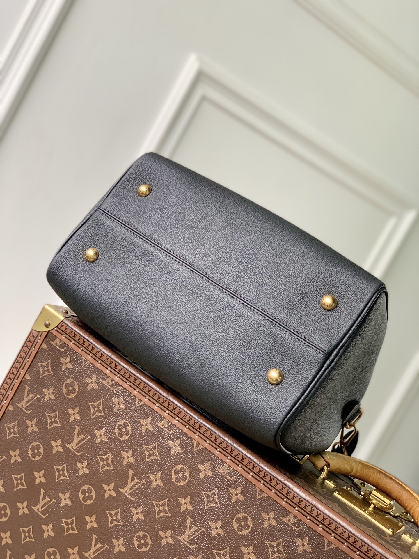 L0vis Vvtt0n Speedy Soft 30 Bag -21 x 17 x 30CM