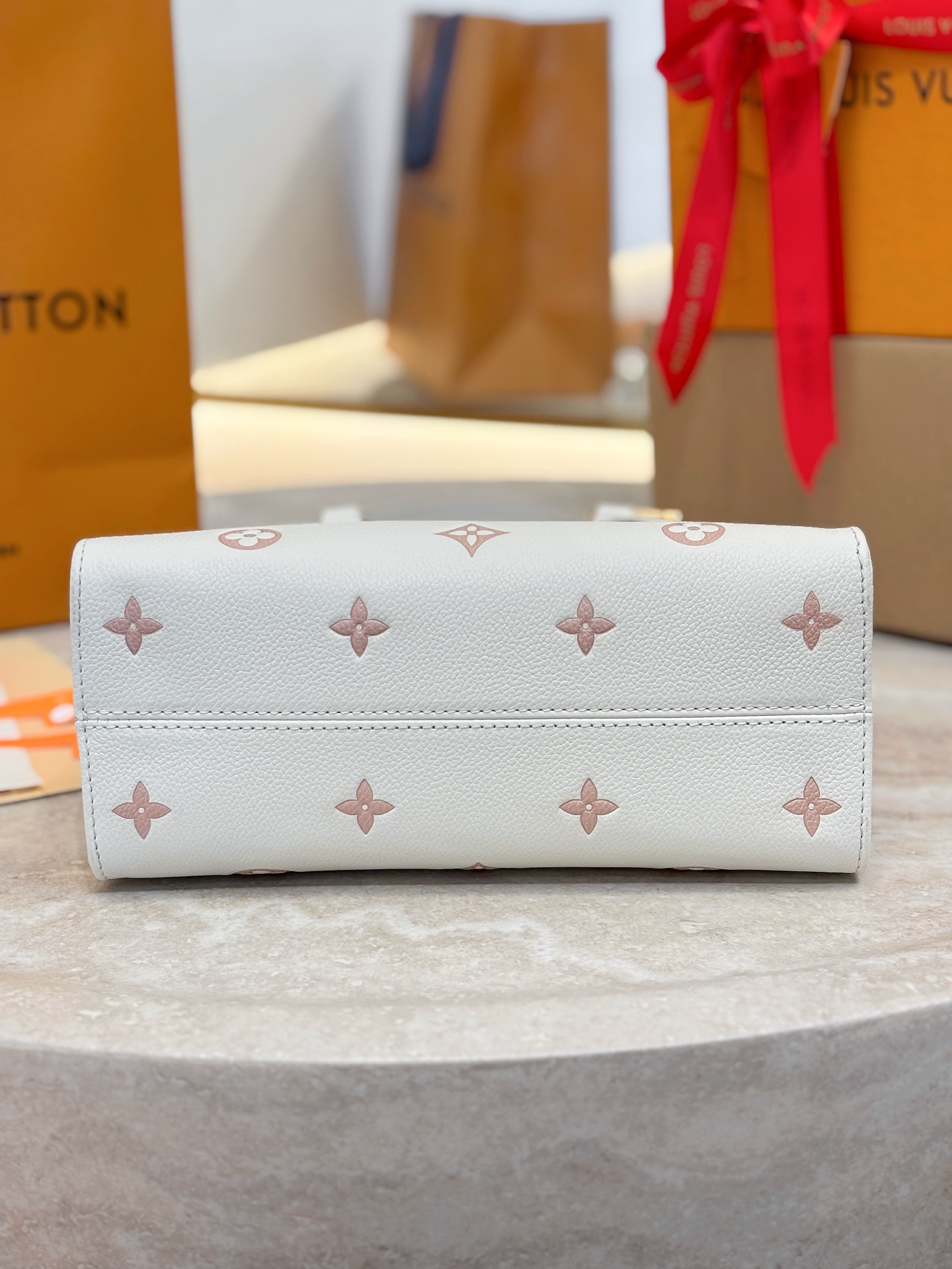 L0vis Vvtt0n OnTheGo Monogram Bold Handbag-M14576-19 x 11.5 x 25CM