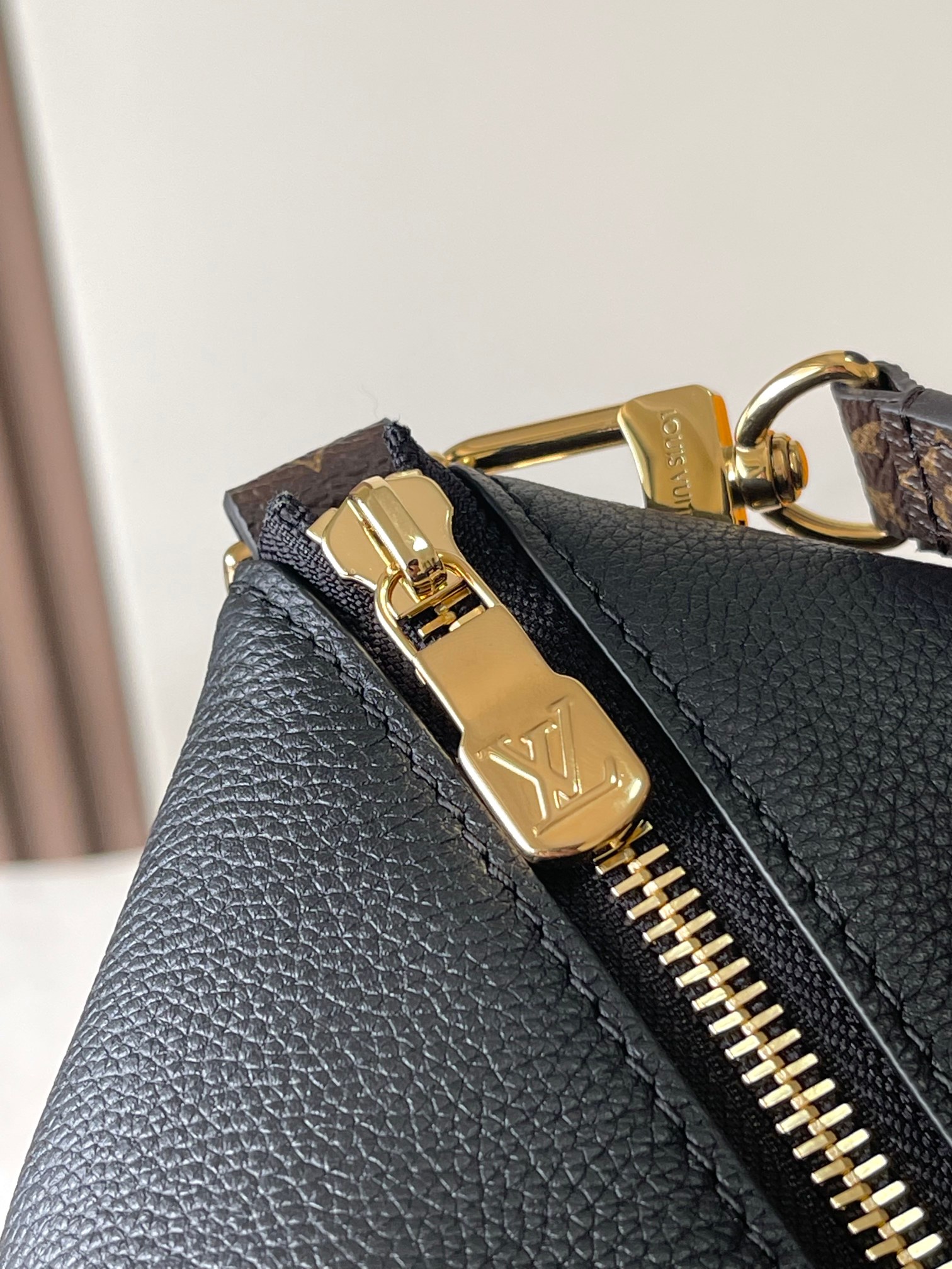 L0vis Vvtt0n Multipass - Handbags-26*10*30CMCM