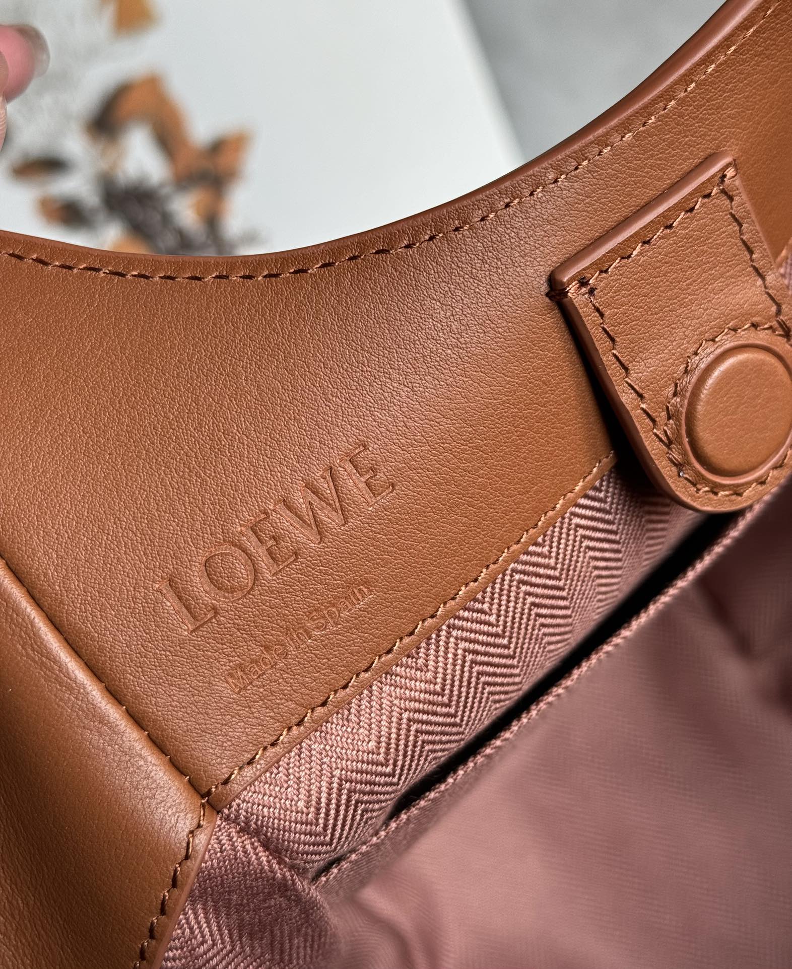 Lowee Hammock Flip Bag In Classic Calfskin-15*22.5*22CM