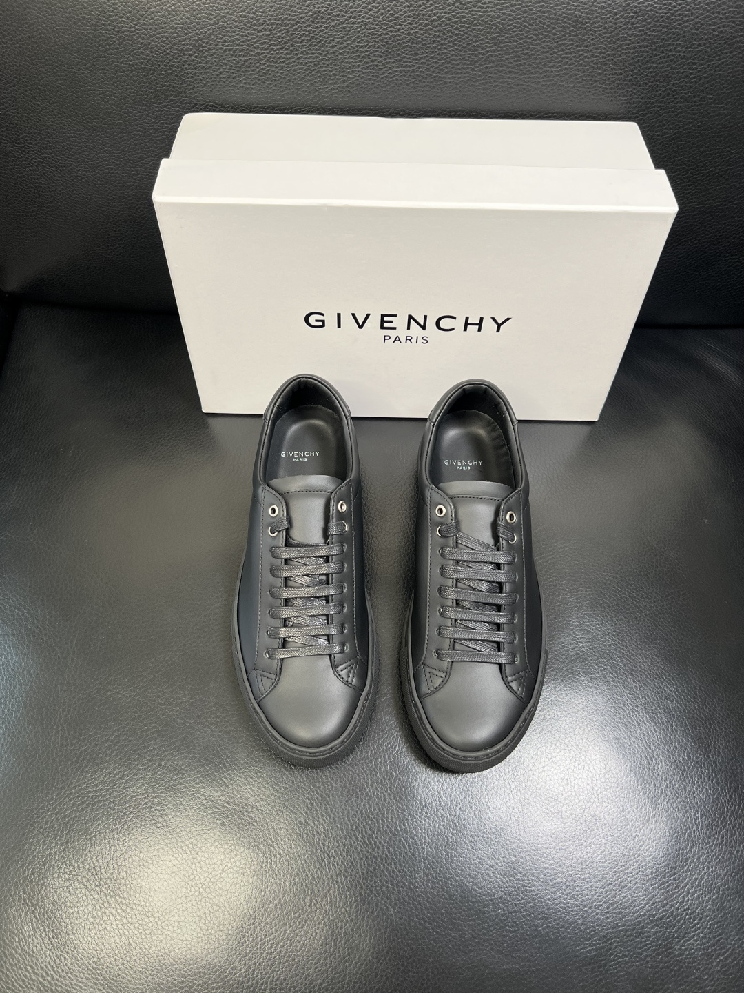 Gienvchy Sneakers