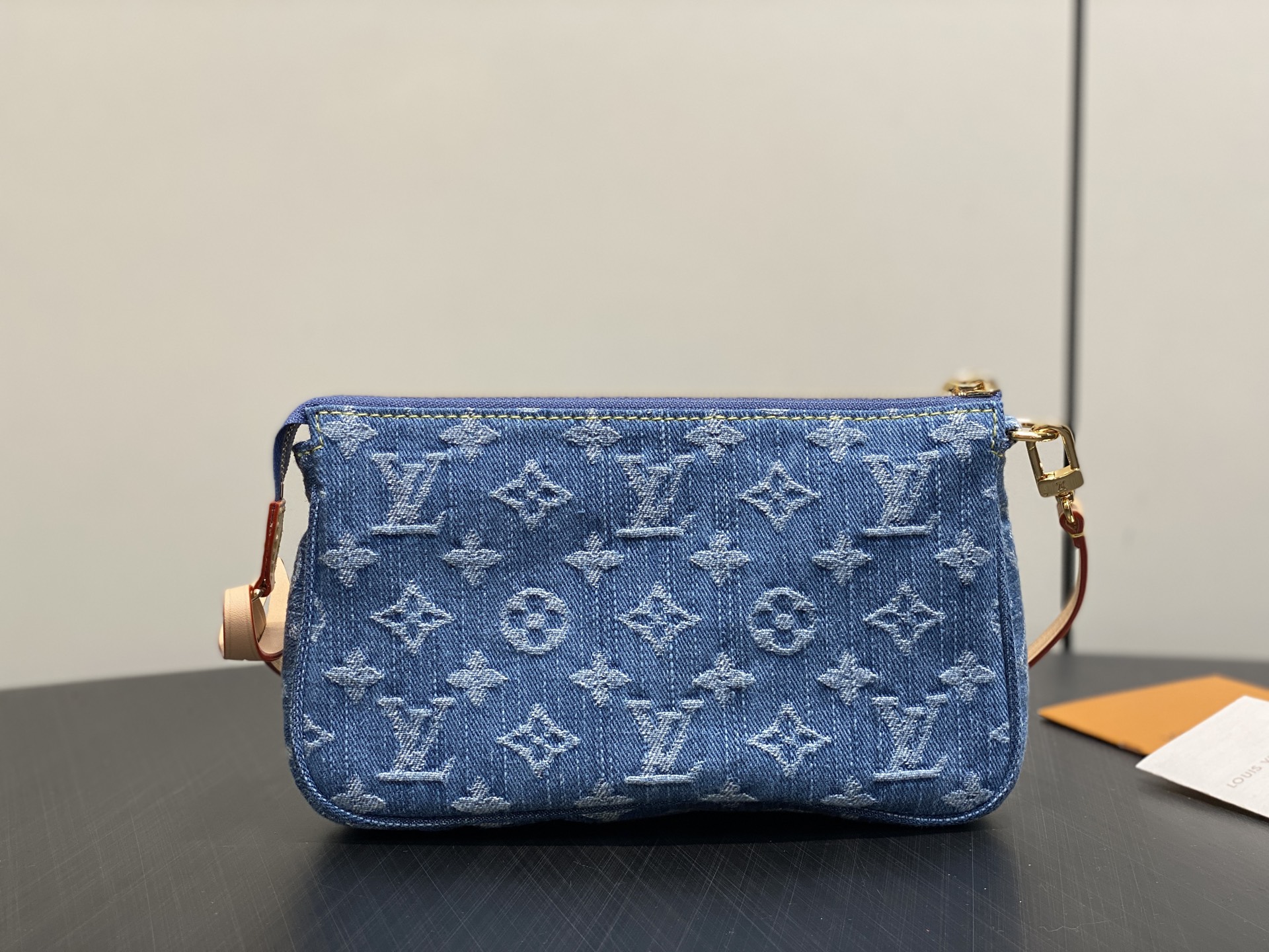 Lou*is Vvtt0n Pochette Accessoire Cargo Monogram Denim-23.5 x 14 x 3CM