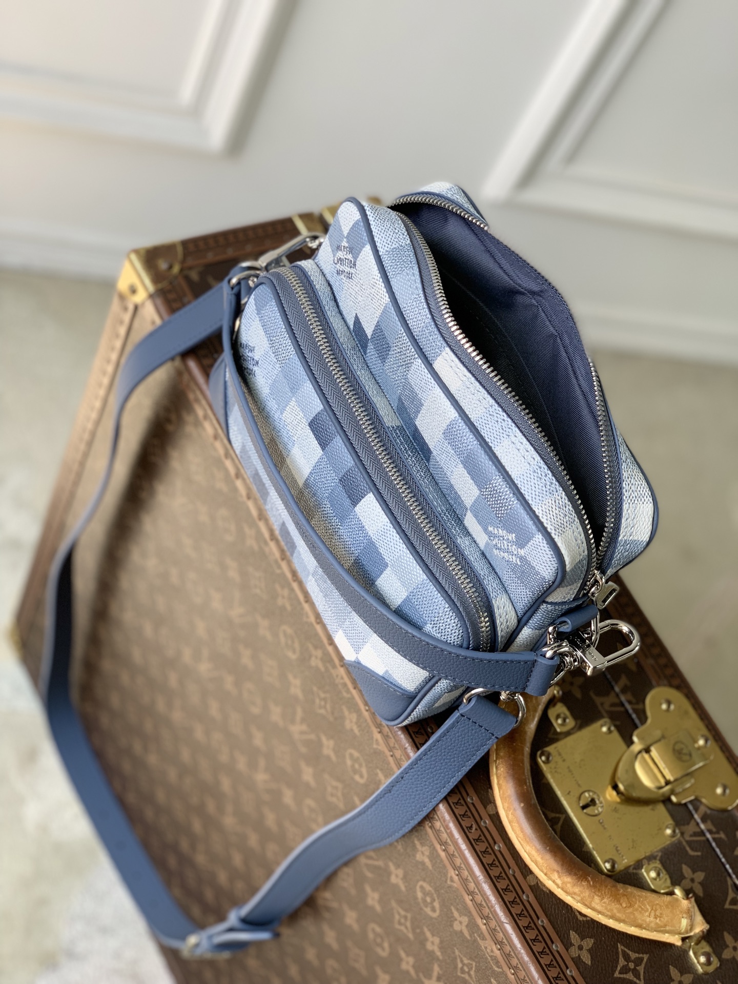 L0vis Vvtt0n Nil Messenger Bag-M29273-25 x 17.5 x 11CM