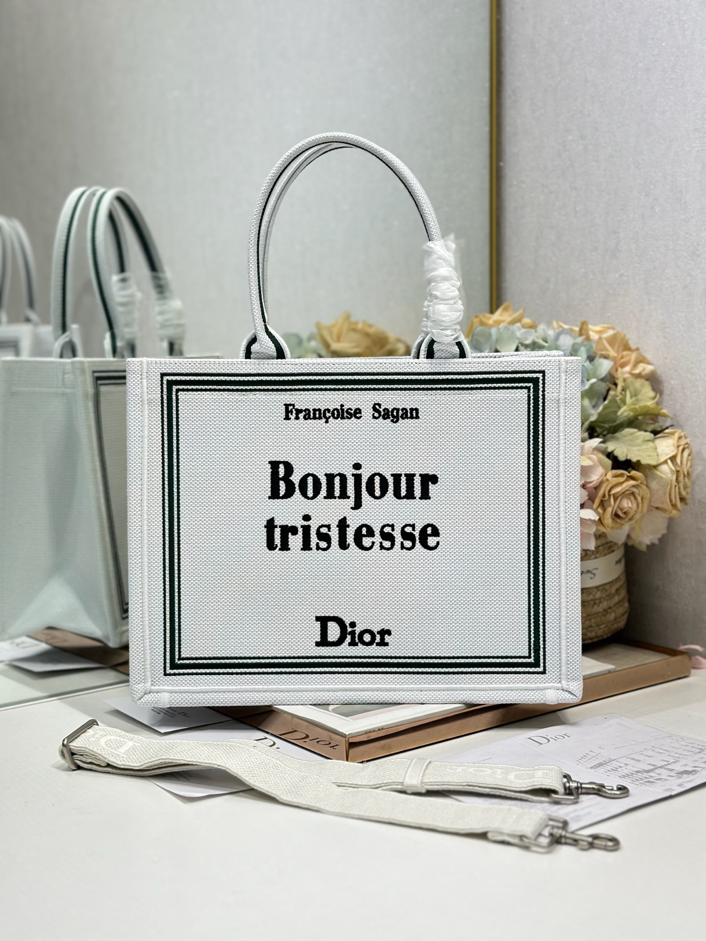 Diro Book Tote