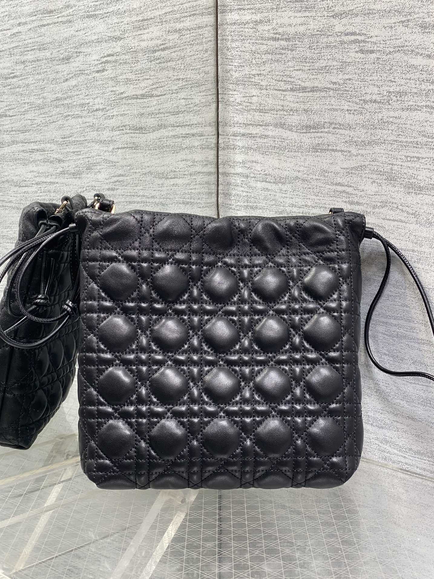 Diro AD10rable Bucket-20x22x5.5CM