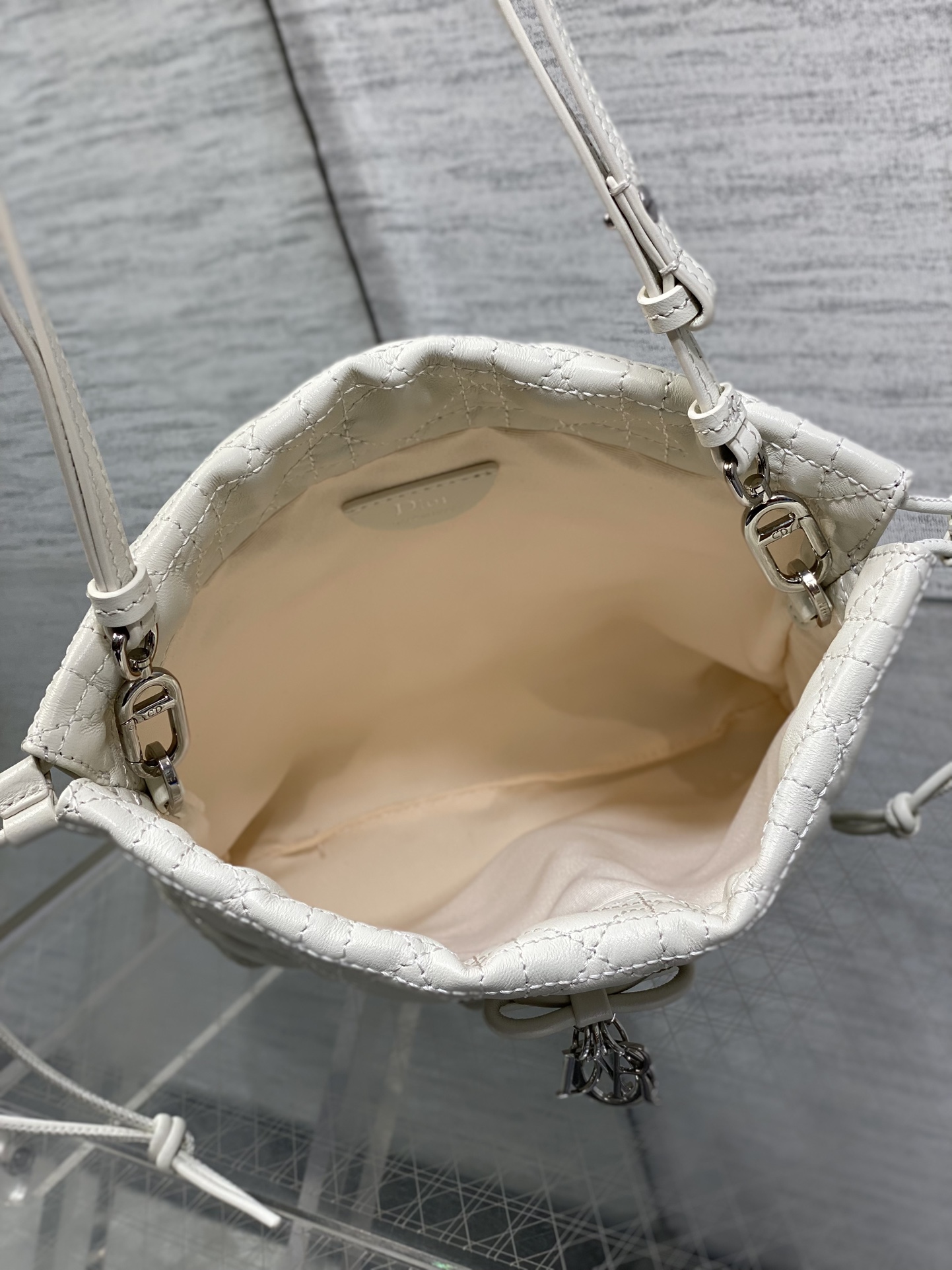 Diro AD10rable Bucket-20x22x5.5CM