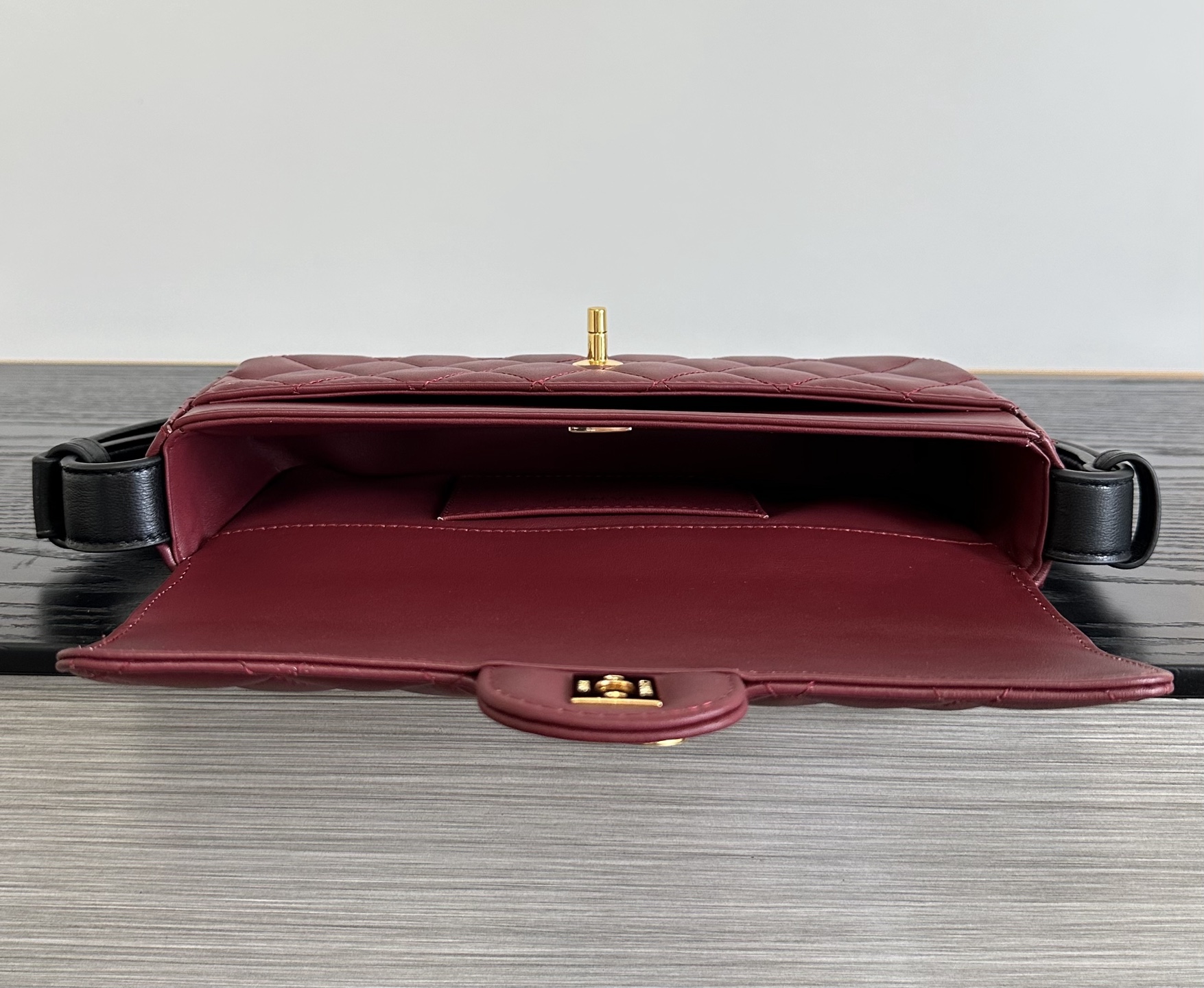 Ch@nel Leather Flap Shoulder Bag-10X25X5CM