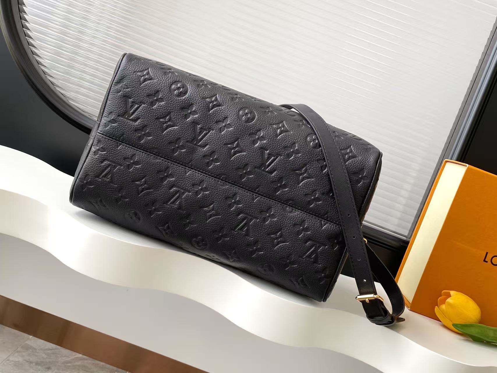 l0vis Vvtt0n speedy soft 30 bag -21 x 17 x 30cm